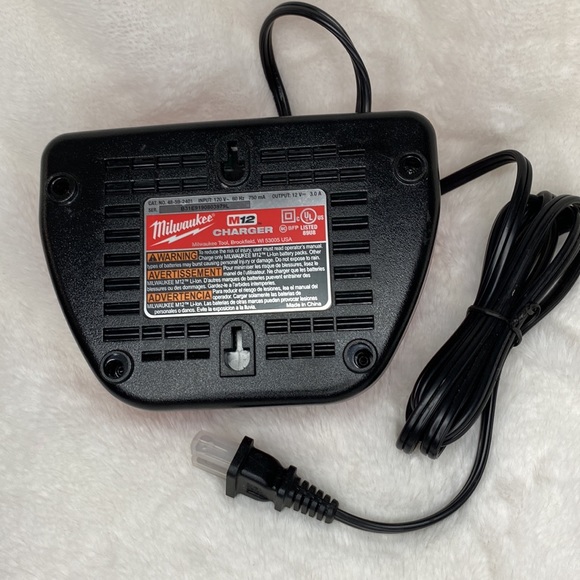 Milwaukee M12 12- Volt Lithium-Ion Battery Charger - Picture 6 of 11
